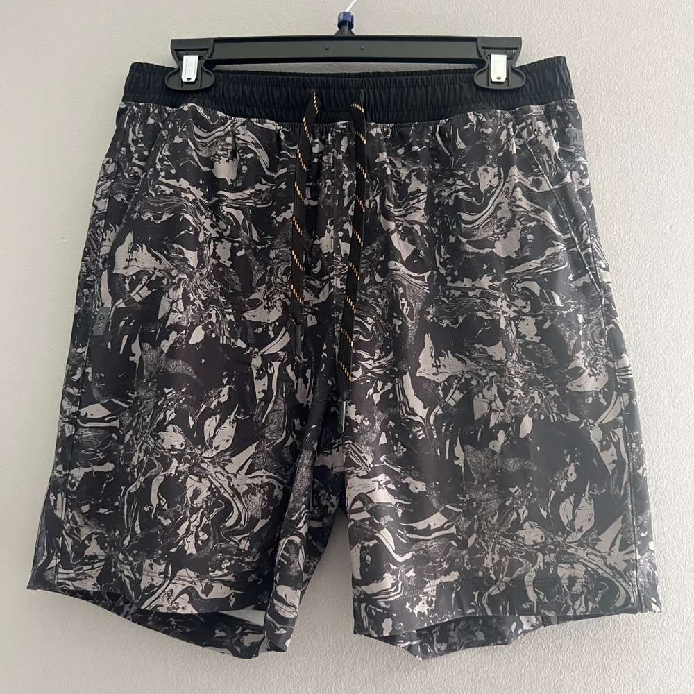Rhone Mako Shorts Mens Medium Black Gray Marble Print Athletic Stretch Gym Run